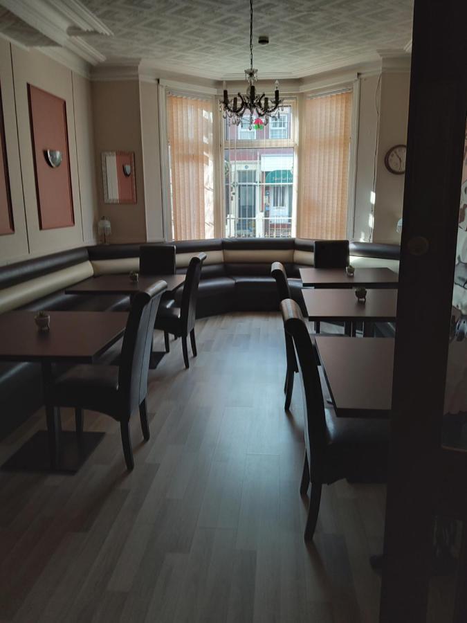 Hotel 33 Blackpool Bagian luar foto