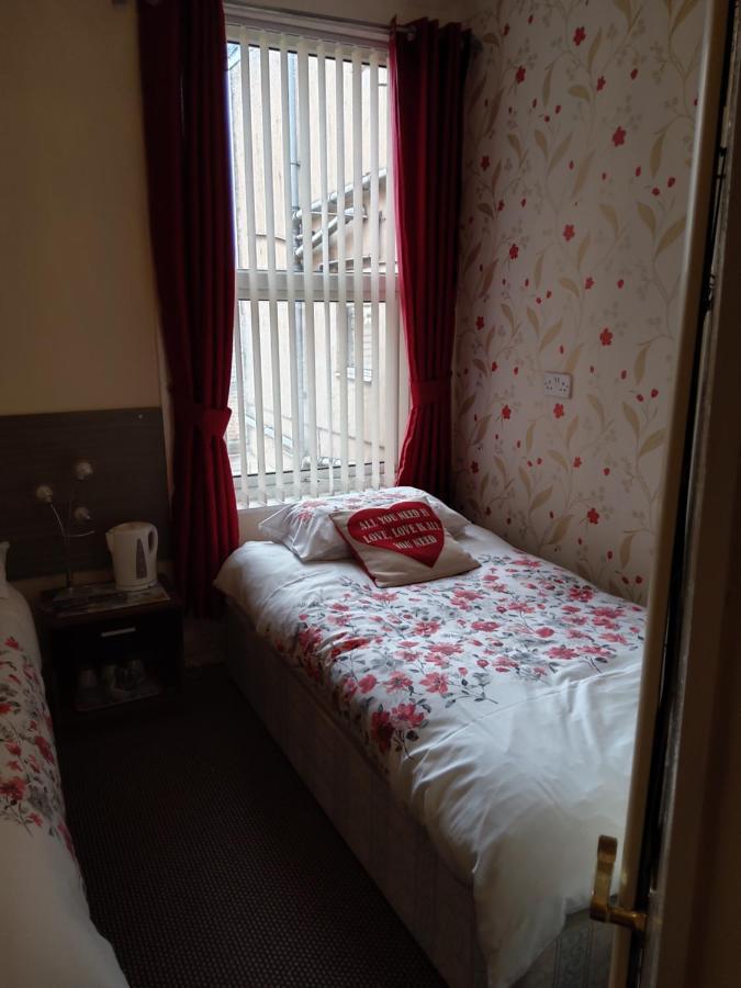 Hotel 33 Blackpool Bagian luar foto