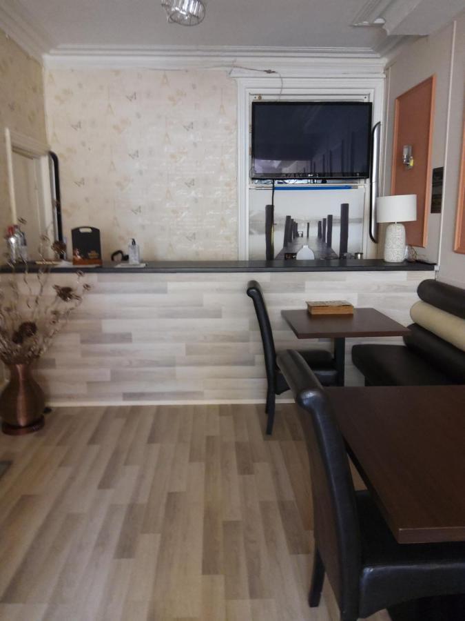 Hotel 33 Blackpool Bagian luar foto