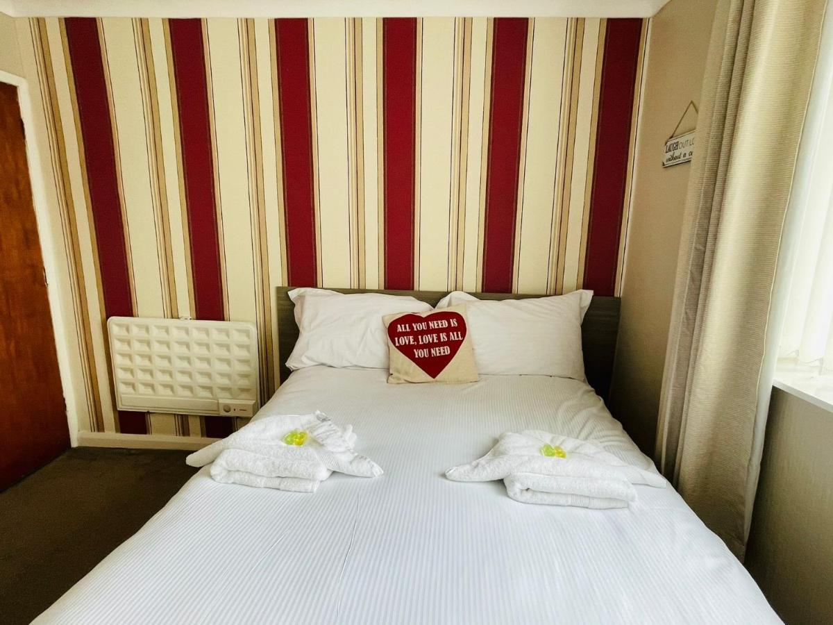 Hotel 33 Blackpool Bagian luar foto