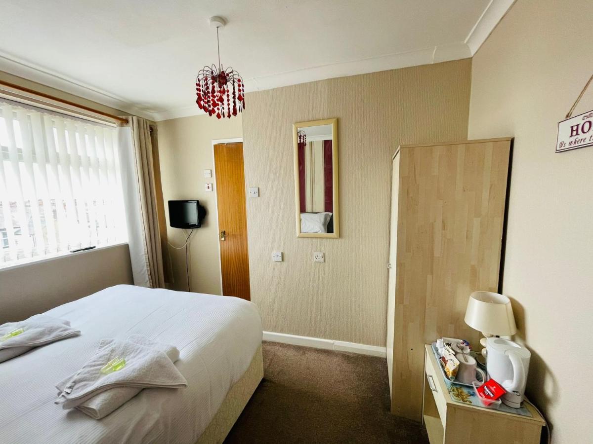 Hotel 33 Blackpool Bagian luar foto