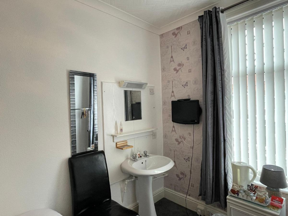 Hotel 33 Blackpool Bagian luar foto